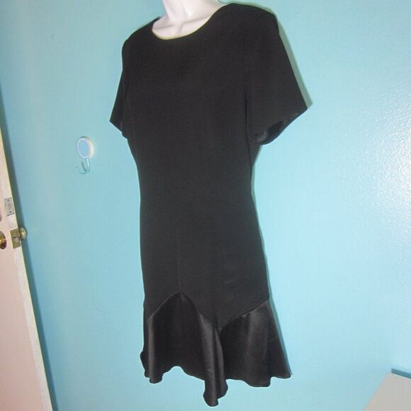 VINTAGE 70’s Jessica McClintock Black Mini Dress Ruffle Hem Size 14 40-34-42 - Picture 1 of 11